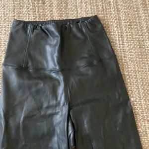 Wilfred Free (Aritzia) Black Faux Leather Leggings/ Sz XS